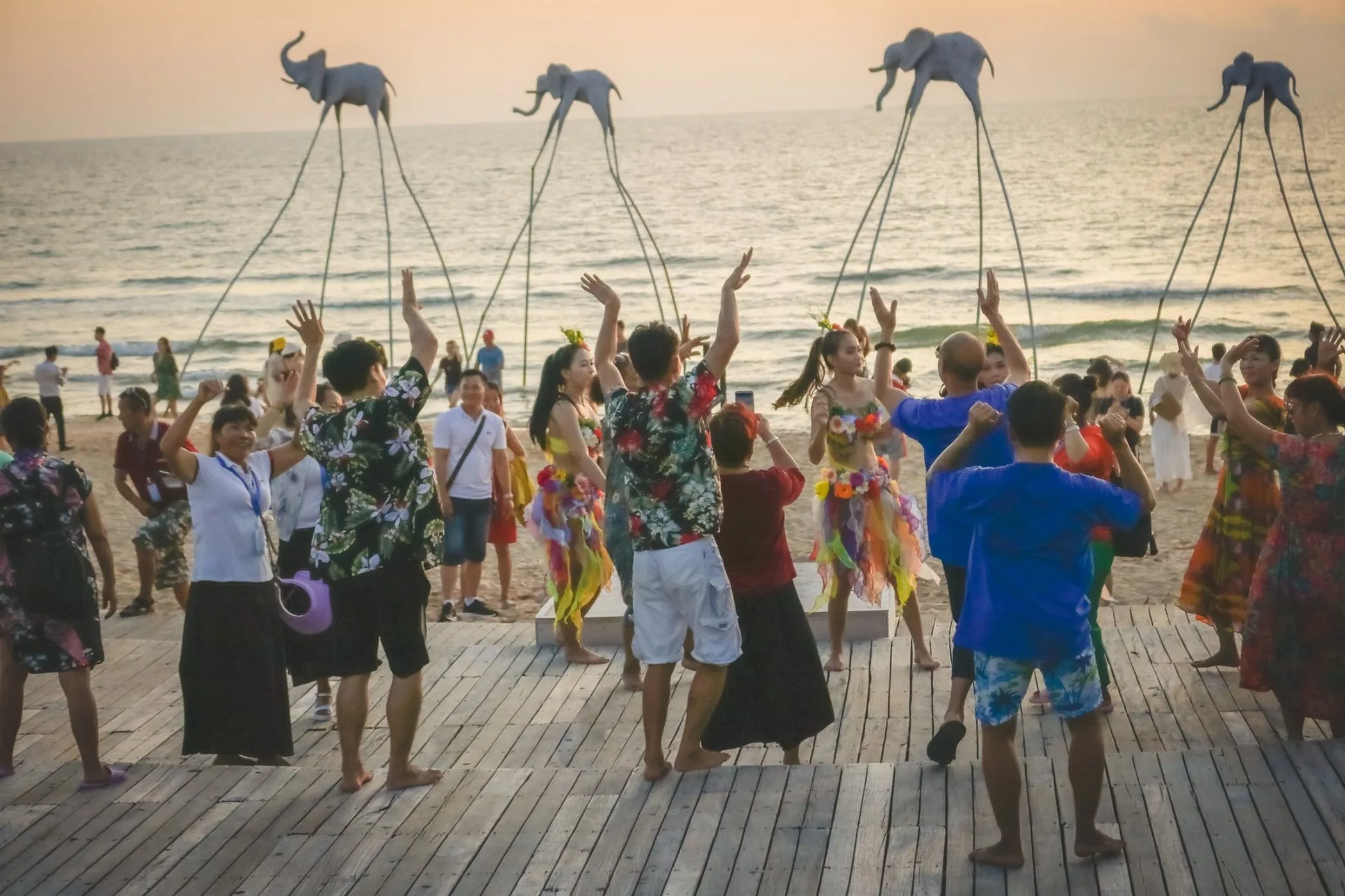 Live music show every evening at Sunset Sanato